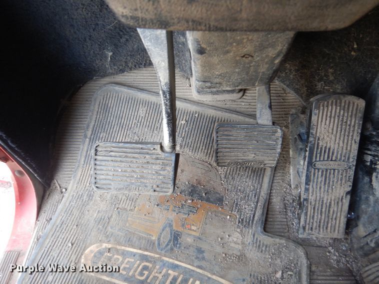 image for item HE9635 2000 Freightliner FLD120  dump truck