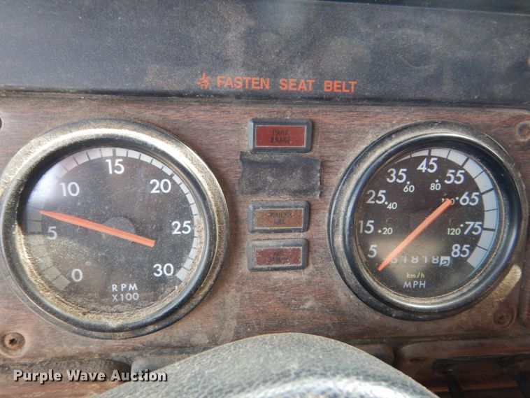 image for item HE9635 2000 Freightliner FLD120  dump truck