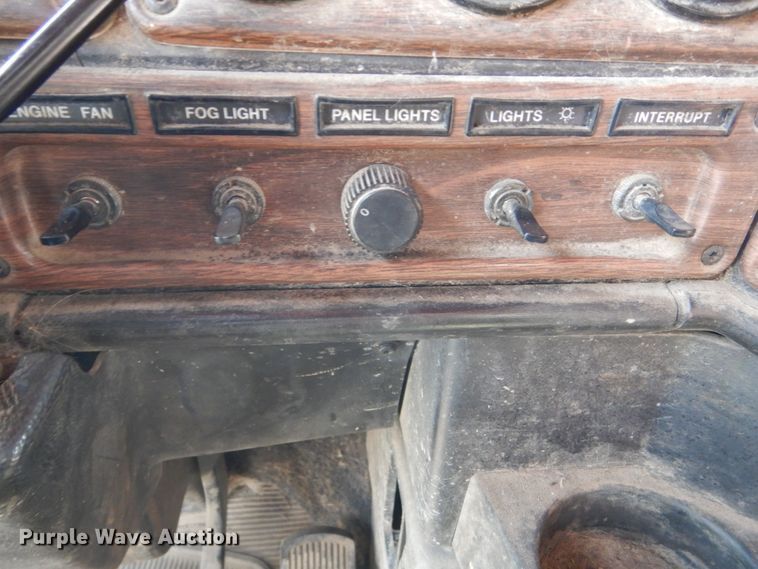 image for item HE9635 2000 Freightliner FLD120  dump truck