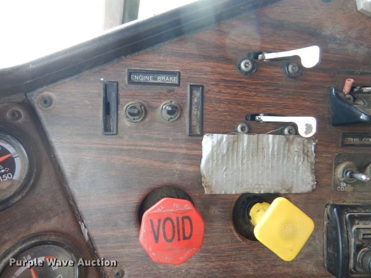 image for item HE9635 2000 Freightliner FLD120  dump truck