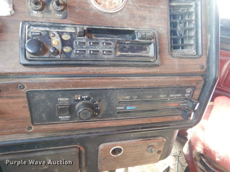 image for item HE9635 2000 Freightliner FLD120  dump truck