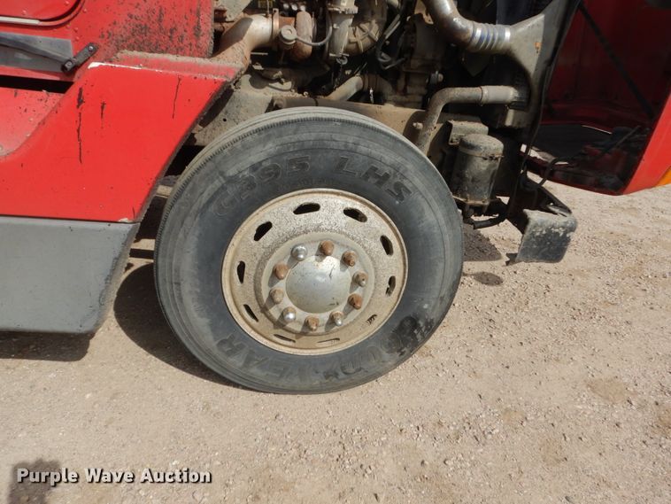 image for item HE9635 2000 Freightliner FLD120  dump truck