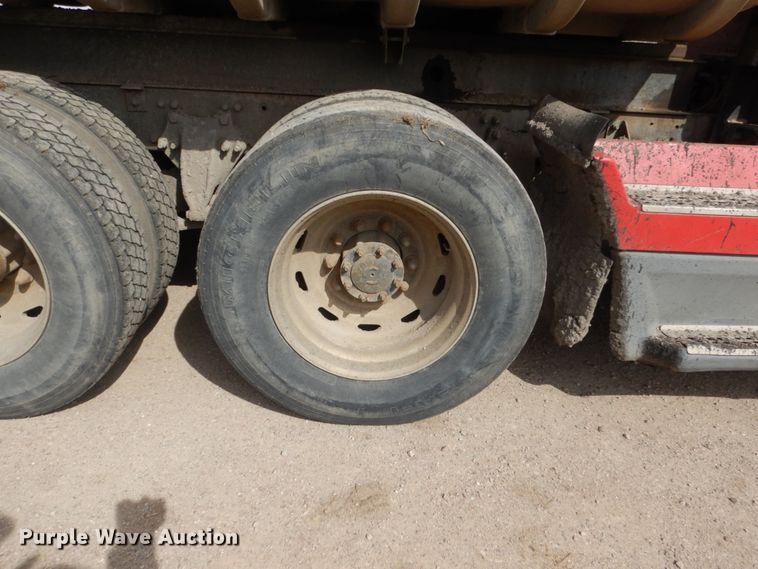 image for item HE9635 2000 Freightliner FLD120  dump truck