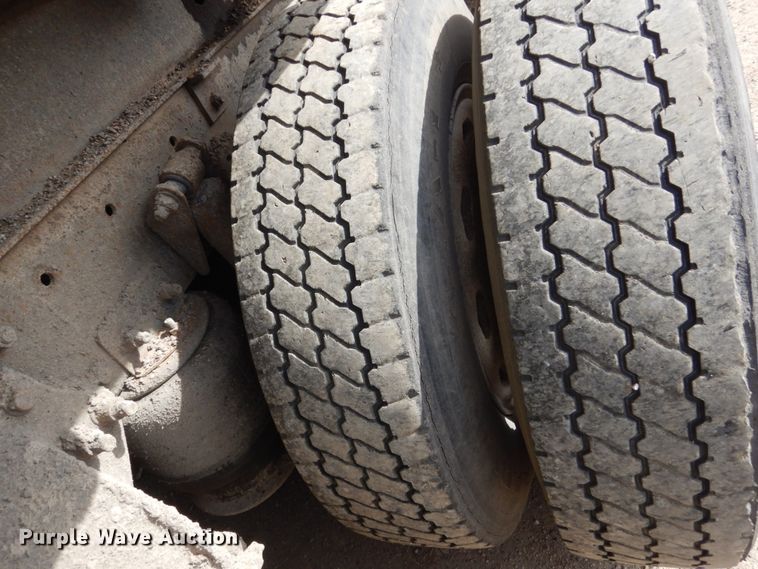 image for item HE9635 2000 Freightliner FLD120  dump truck