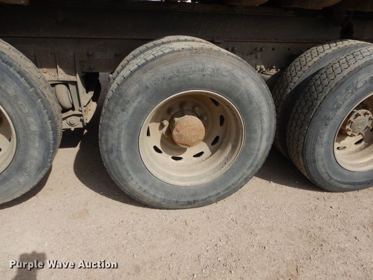 image for item HE9635 2000 Freightliner FLD120  dump truck