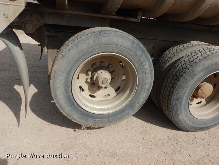 image for item HE9635 2000 Freightliner FLD120  dump truck