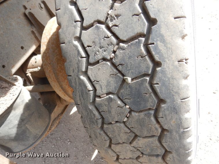 image for item HE9635 2000 Freightliner FLD120  dump truck