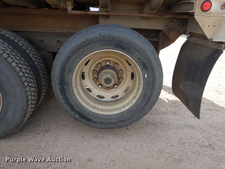 image for item HE9635 2000 Freightliner FLD120  dump truck