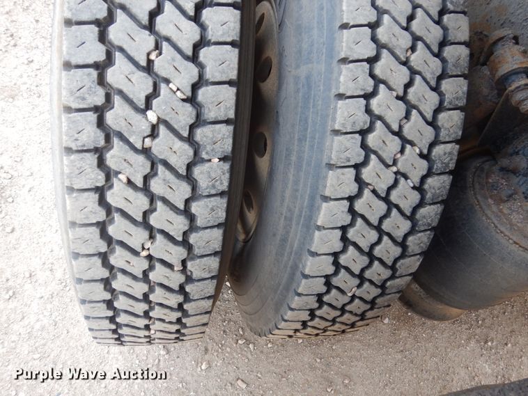 image for item HE9635 2000 Freightliner FLD120  dump truck