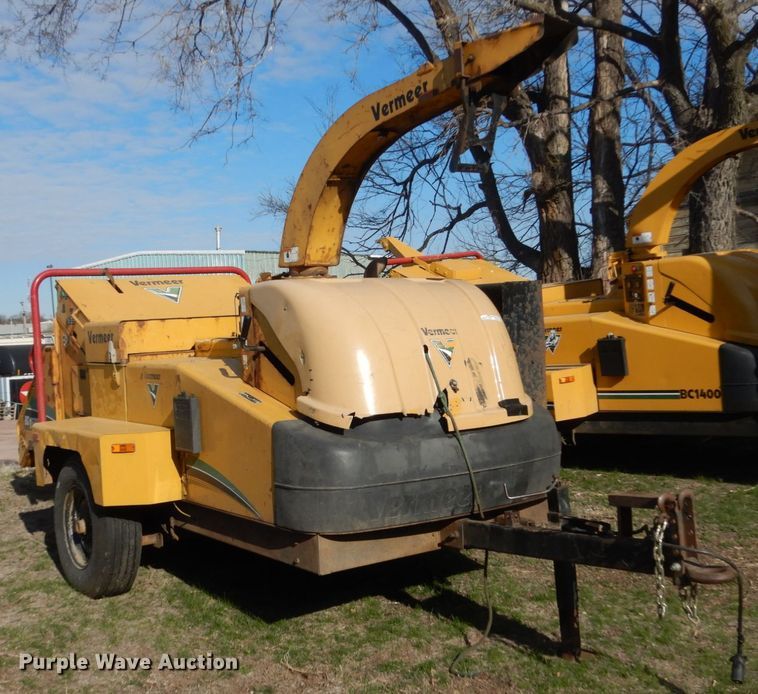 image for item HE9639 Vermeer BC1500  wood chipper