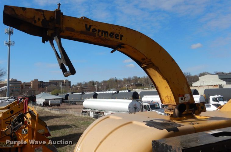 image for item HE9639 Vermeer BC1500  wood chipper