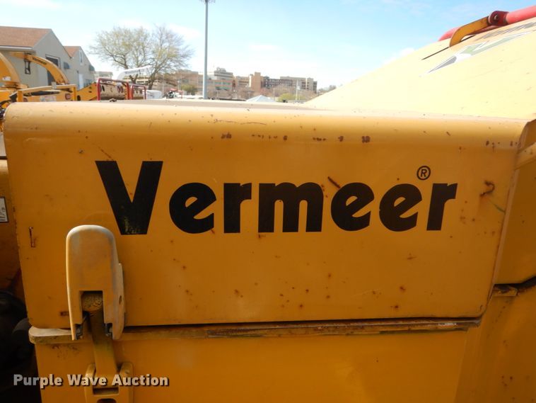 image for item HE9639 Vermeer BC1500  wood chipper