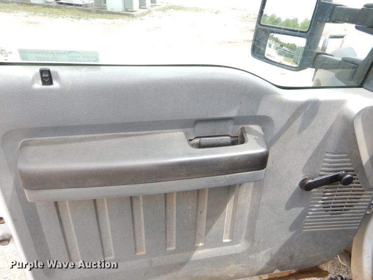 image for item HL9402 2013 Ford F550  bucket truck