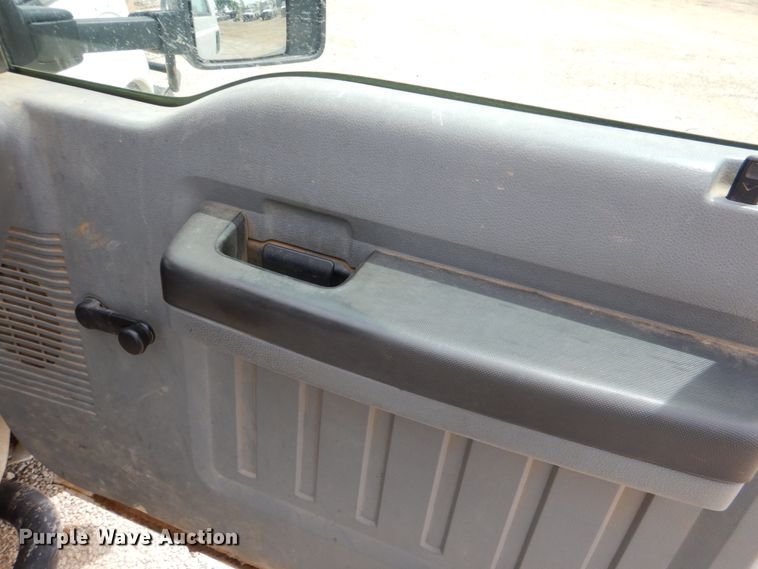 image for item HL9402 2013 Ford F550  bucket truck