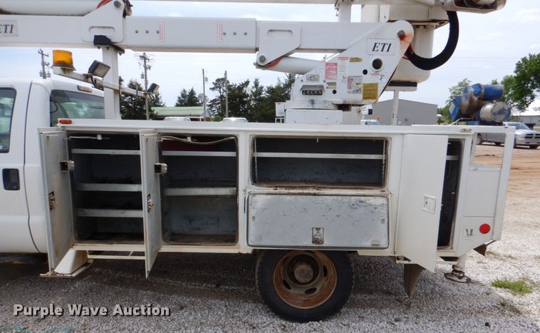 image for item HL9402 2013 Ford F550  bucket truck