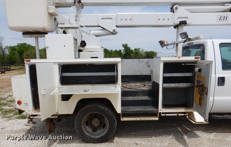 image for item HL9402 2013 Ford F550  bucket truck
