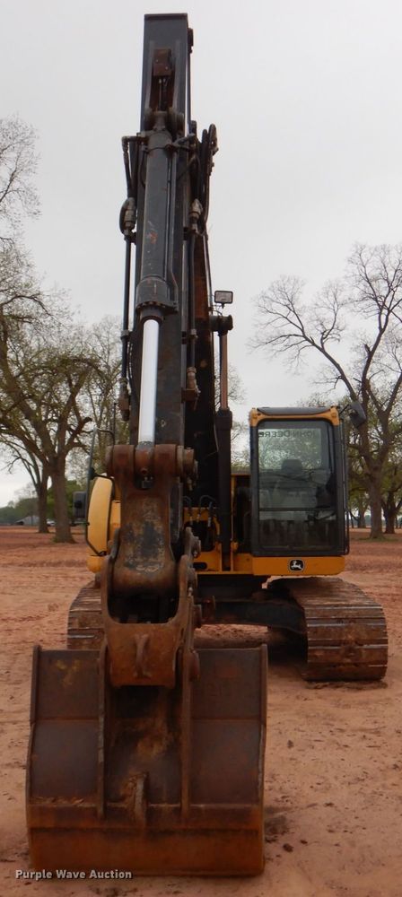 image for item HL9428 2011 John Deere 225D LC  excavator