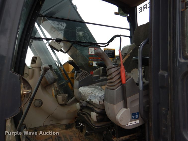 image for item HL9428 2011 John Deere 225D LC  excavator