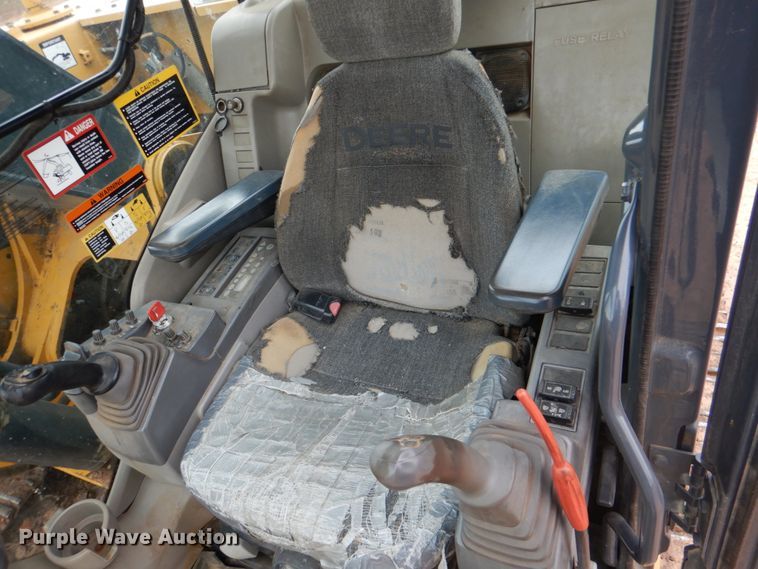 image for item HL9428 2011 John Deere 225D LC  excavator