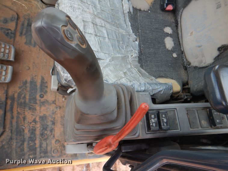 image for item HL9428 2011 John Deere 225D LC  excavator