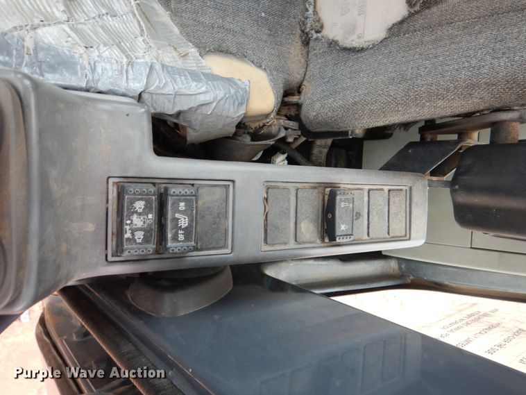 image for item HL9428 2011 John Deere 225D LC  excavator