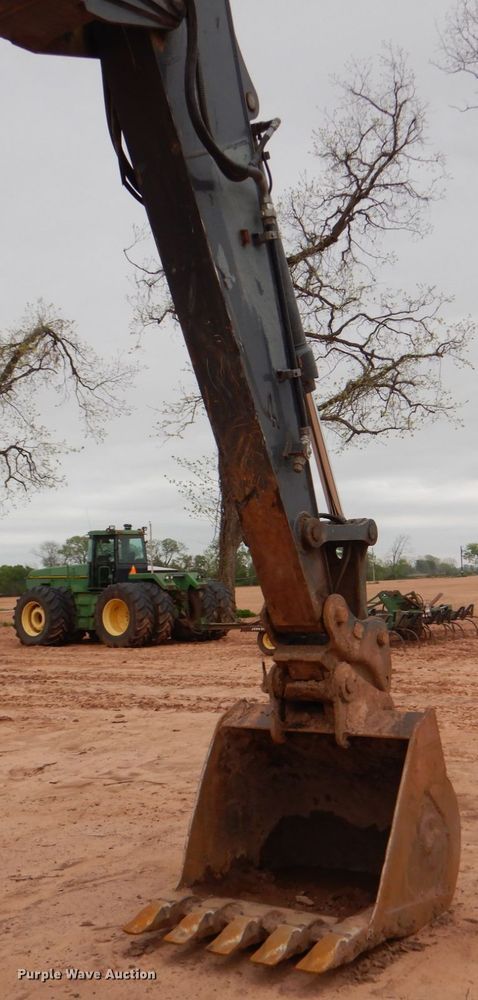 image for item HL9428 2011 John Deere 225D LC  excavator