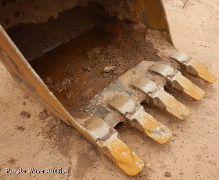 image for item HL9428 2011 John Deere 225D LC  excavator