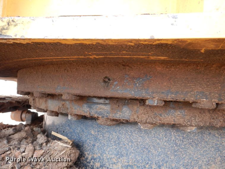 image for item HL9428 2011 John Deere 225D LC  excavator