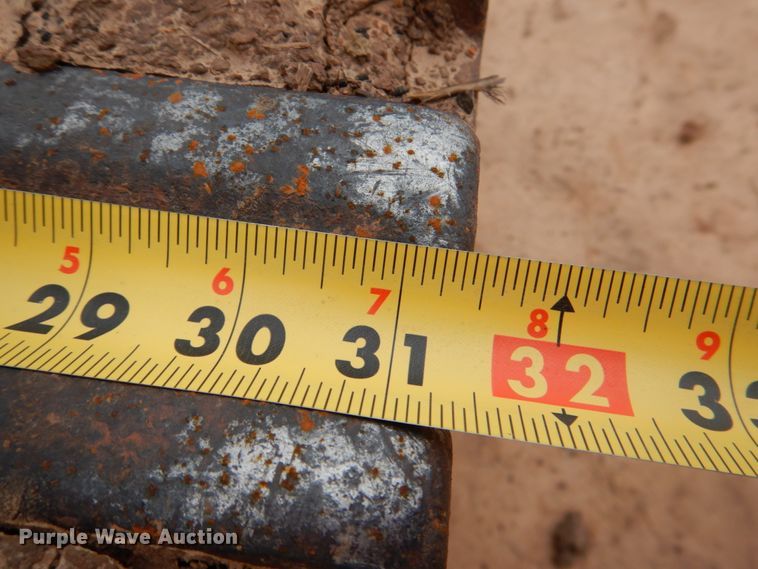 image for item HL9428 2011 John Deere 225D LC  excavator