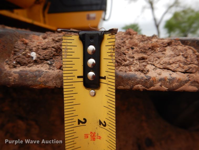 image for item HL9428 2011 John Deere 225D LC  excavator