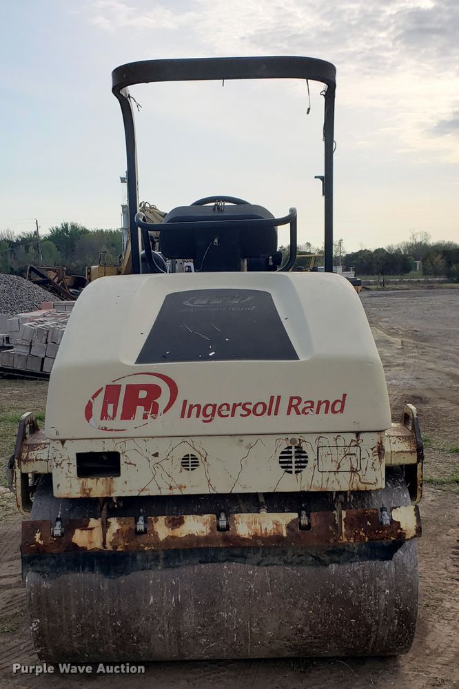 image for item HO9388 2006 Ingersoll Rand DD-30 Dura-Pac  double drum vibratory roller