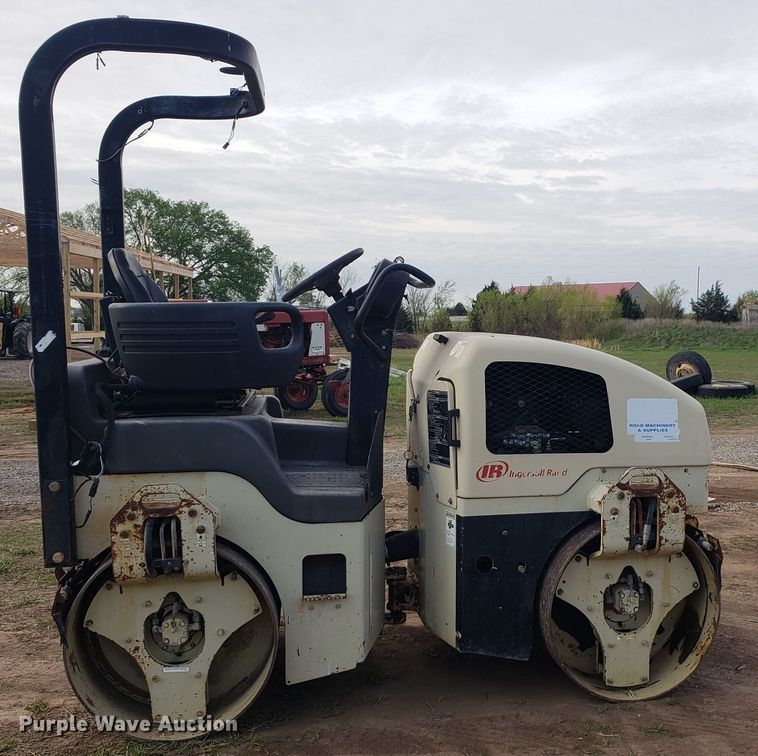 image for item HO9388 2006 Ingersoll Rand DD-30 Dura-Pac  double drum vibratory roller