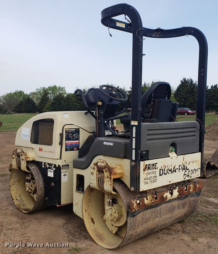 image for item HO9388 2006 Ingersoll Rand DD-30 Dura-Pac  double drum vibratory roller