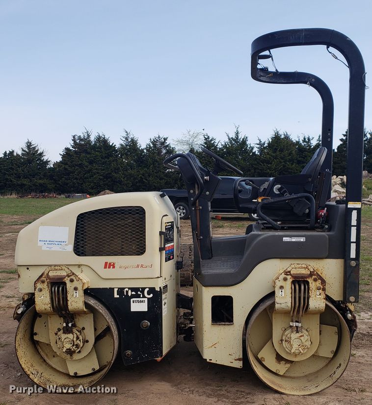 image for item HO9388 2006 Ingersoll Rand DD-30 Dura-Pac  double drum vibratory roller