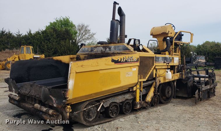 image for item HO9393 2001 Caterpillar AP-1055B  paver