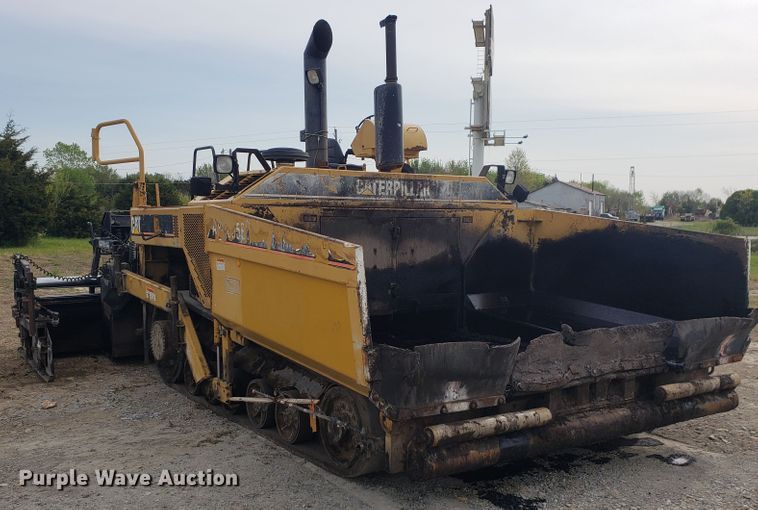 image for item HO9393 2001 Caterpillar AP-1055B  paver