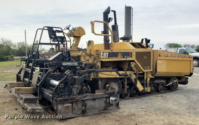 image for item HO9393 2001 Caterpillar AP-1055B  paver