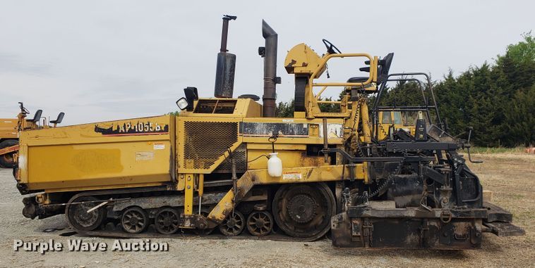 image for item HO9393 2001 Caterpillar AP-1055B  paver