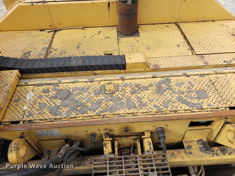 image for item HO9393 2001 Caterpillar AP-1055B  paver