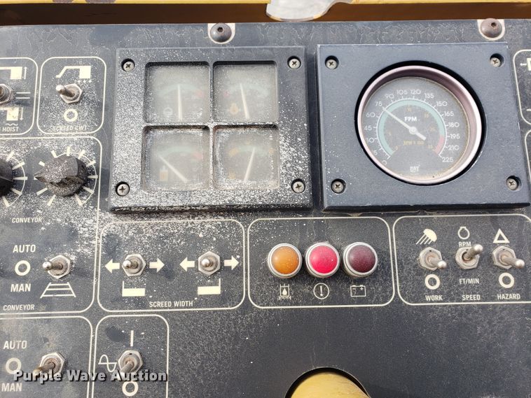 image for item HO9393 2001 Caterpillar AP-1055B  paver