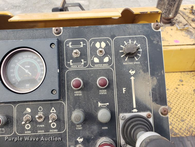 image for item HO9393 2001 Caterpillar AP-1055B  paver