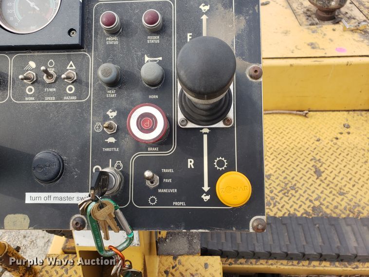 image for item HO9393 2001 Caterpillar AP-1055B  paver