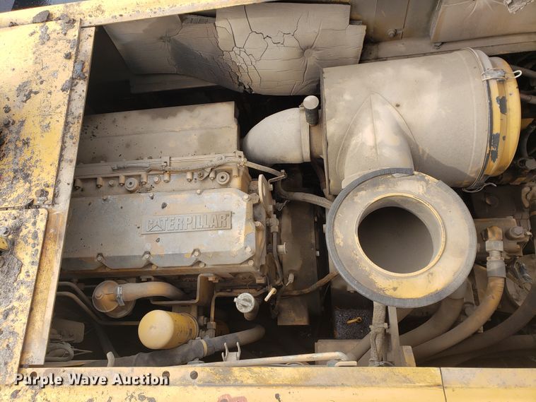 image for item HO9393 2001 Caterpillar AP-1055B  paver