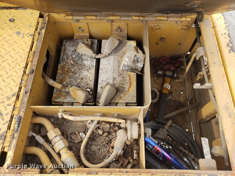 image for item HO9393 2001 Caterpillar AP-1055B  paver