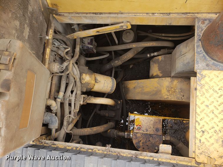 image for item HO9393 2001 Caterpillar AP-1055B  paver