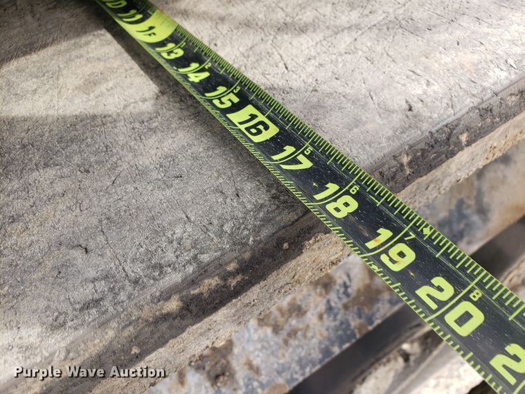 image for item HO9393 2001 Caterpillar AP-1055B  paver