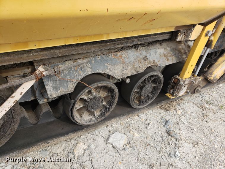 image for item HO9393 2001 Caterpillar AP-1055B  paver