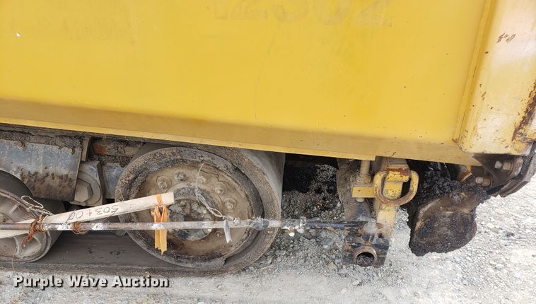 image for item HO9393 2001 Caterpillar AP-1055B  paver