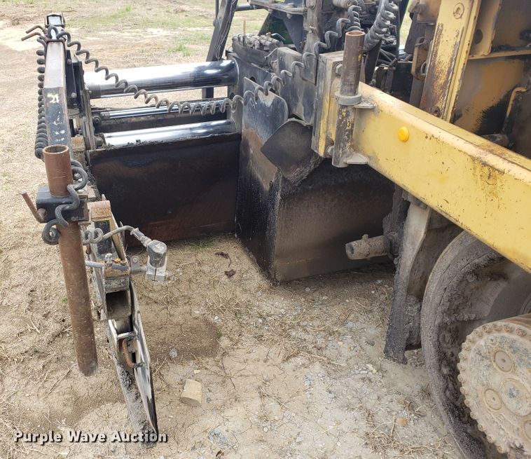 image for item HO9393 2001 Caterpillar AP-1055B  paver