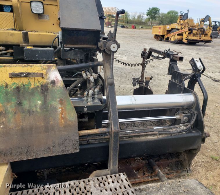 image for item HO9393 2001 Caterpillar AP-1055B  paver